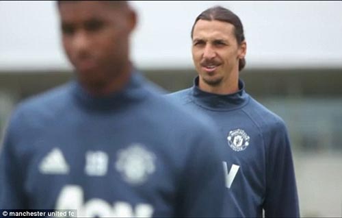 MU: Ibra tập buổi đầu cực sung, sẵn sàng đá ra mắt - 5
