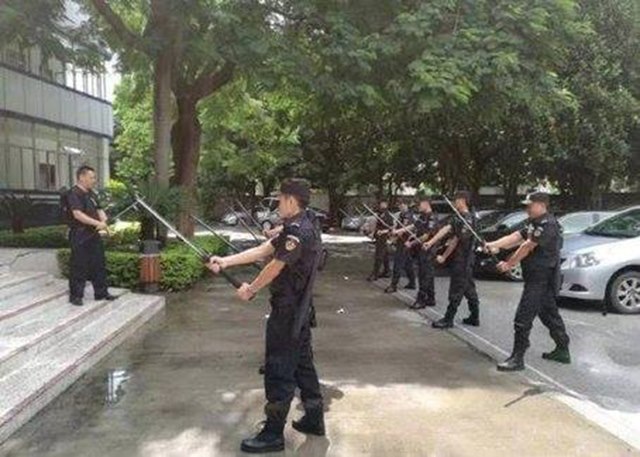 TQ: Cảnh sát được cấp vũ khí trông như kiếm samurai - 2