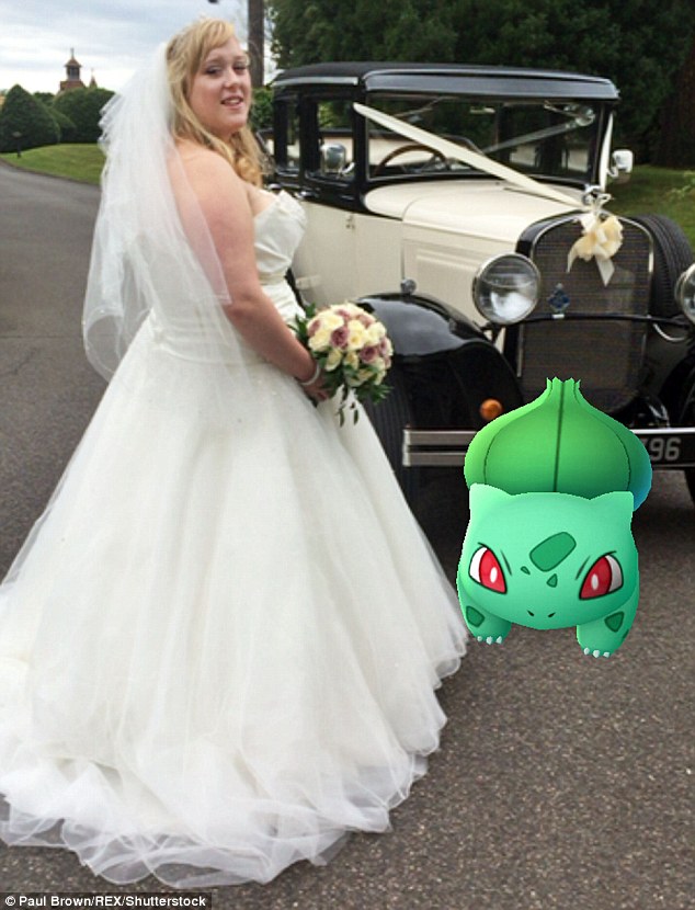 Cô dâu sửng sốt khi lễ cưới thành đấu trường Pokemon - 1