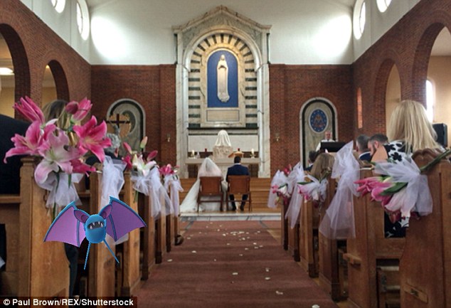 Cô dâu sửng sốt khi lễ cưới thành đấu trường Pokemon - 8