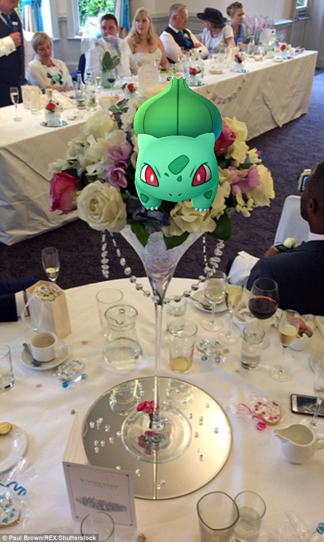 Cô dâu sửng sốt khi lễ cưới thành đấu trường Pokemon - 9