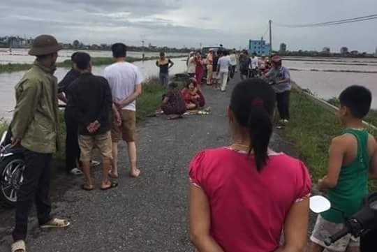 Bão số 1: Ba người chết do đâm cột điện đổ ở Nam Định - 1