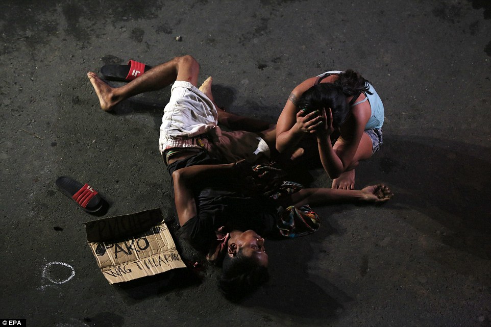 Sốc: Philippines bắn chết 300 tội phạm ma túy trên phố - 1