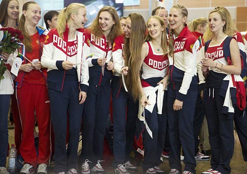 Olympic: Đoàn Nga đến Rio, tươi cười giữa "bão doping" - 1