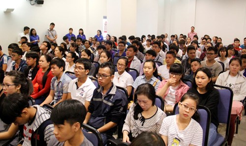Bố con cùng tham gia tư vấn tuyển sinh đại học - 3