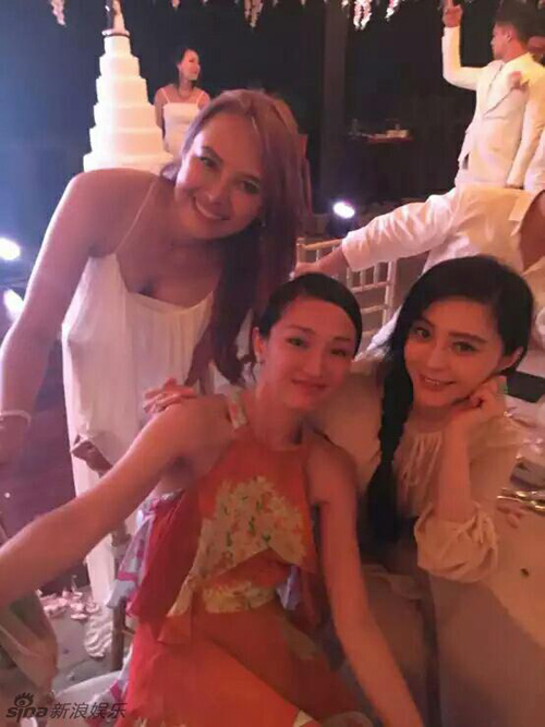 Lâm Tâm Như lộ rõ bụng bầu trong tiệc cưới - 7