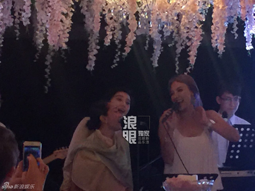 Lâm Tâm Như lộ rõ bụng bầu trong tiệc cưới - 9