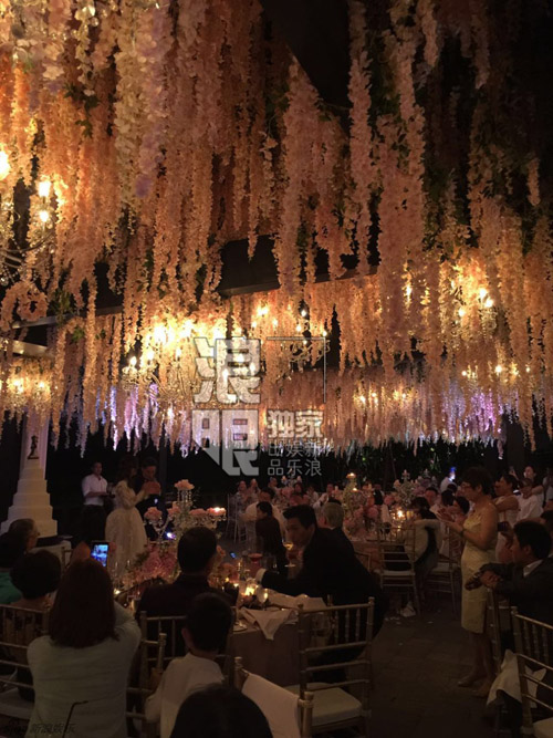 Lâm Tâm Như lộ rõ bụng bầu trong tiệc cưới - 11