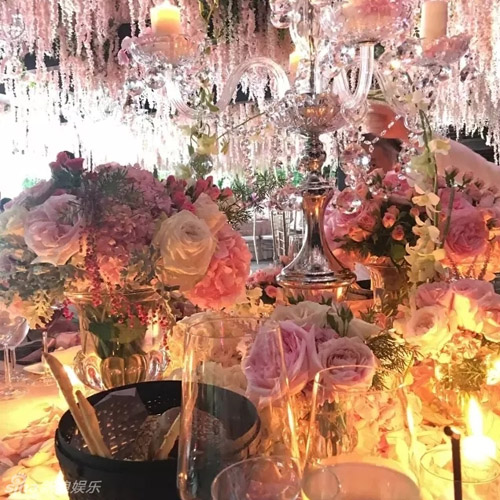 Lâm Tâm Như lộ rõ bụng bầu trong tiệc cưới - 6