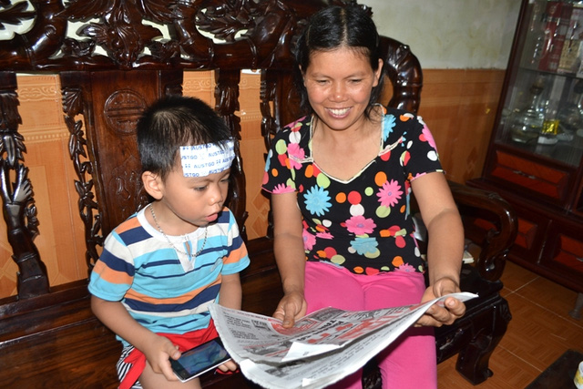 Bé trai ở Hải Dương đọc vanh vách khi không biết chữ - 3