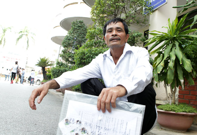 Ảnh: Thí sinh, phụ huynh chen nhau đăng ký hồ sơ xét tuyển đại học - 8