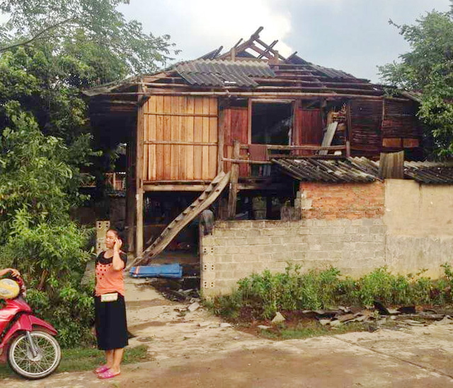 Dông lốc khủng khiếp ở Yên Bái, nhiều nhà bị thổi tung - 2