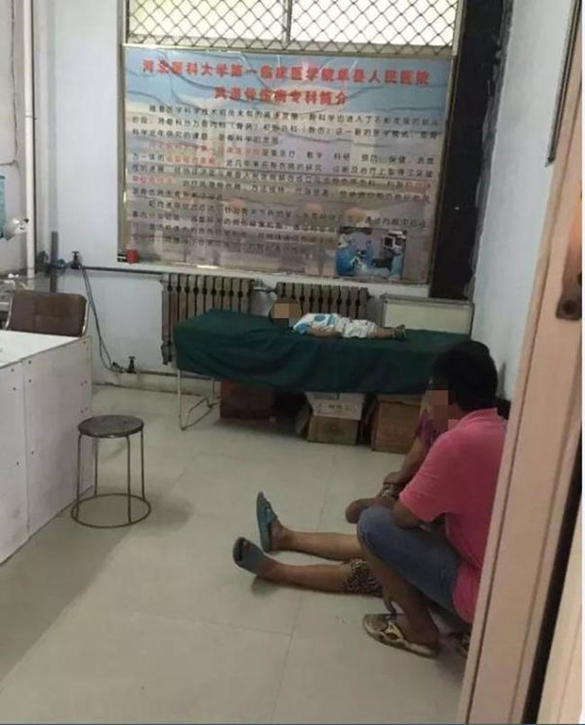 Xót xa bé trai tử vong vì trò tung hứng của mẹ - 5