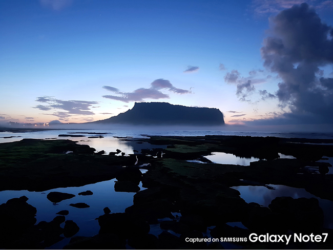 Đêm qua, (2/8) Samsung đã chính thức trình làng mẫu điện thoại thông minh Galaxy Note 7 mới tại nhiều thành phố lớn trên thế giới là New York, London và Rio de Janeiro.