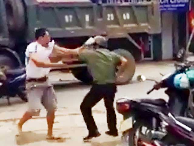 Hà Nội: Công an huyện bị đánh tử vong - 1