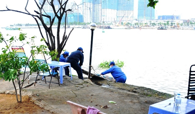 Nam thanh niên chết bí ẩn trên sông Sài Gòn - 1