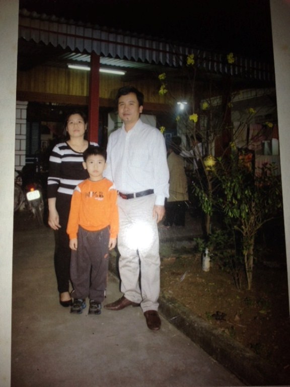 Chuyện tình thầy giáo mù lấy "học trò" làm vợ - 1