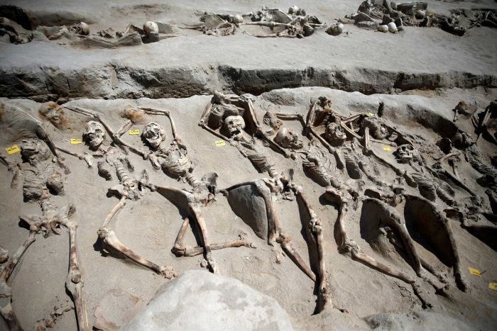 Bí ẩn 80 bộ xương người bị trói tay bằng xích ở Hy Lạp - 1