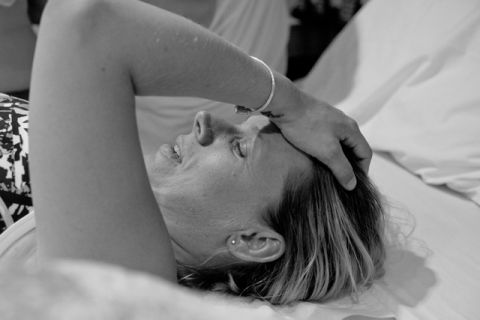 Cô gái ung thư quỳ gối trước ân nhân mang thai hộ - 2