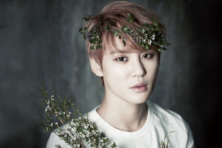 Các cặp sao yêu nhau cùng bị tố "dao kéo" khắp mặt - 5