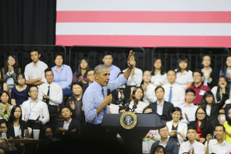 Ảnh: 7 năm làm tổng thống, Obama già đi thế nào? - 9