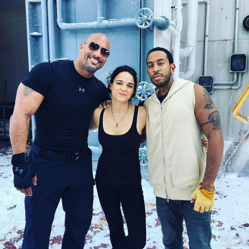 The Rock khoe cơ bắp tung hoành trong “Fast & Furious 8” - 6