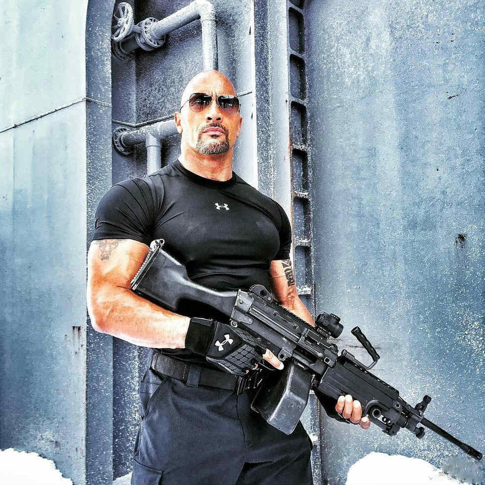 The Rock khoe cơ bắp tung hoành trong “Fast & Furious 8” - 4