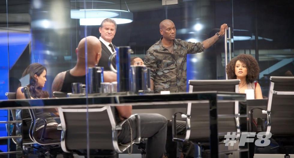 The Rock khoe cơ bắp tung hoành trong “Fast & Furious 8” - 5