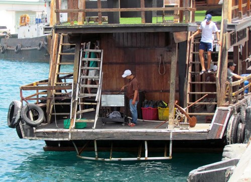 Khánh Hòa: Tàu du lịch bị đâm chìm ngay tại cảng - 5