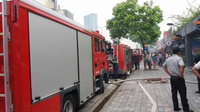 Hà Nội: Cháy lớn ở nhà hàng bia Vuvuzela - 1
