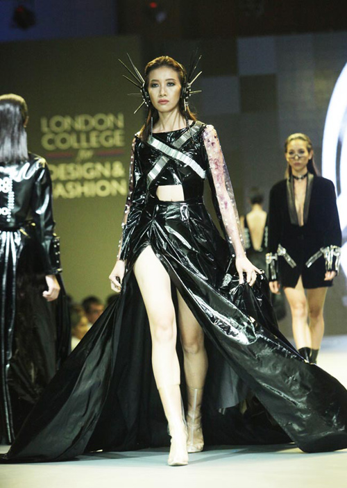 Andrea gợi cảm, Huyền My nổi bật đi xem thời trang - 10