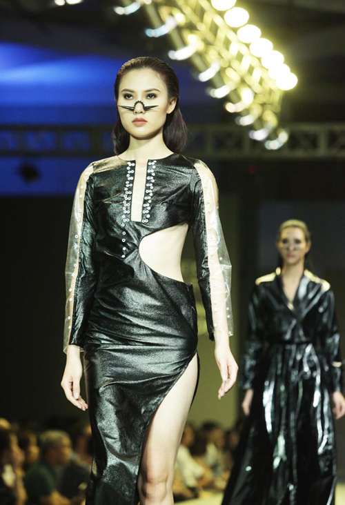 Andrea gợi cảm, Huyền My nổi bật đi xem thời trang - 9