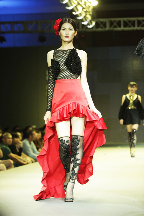 Andrea gợi cảm, Huyền My nổi bật đi xem thời trang - 14