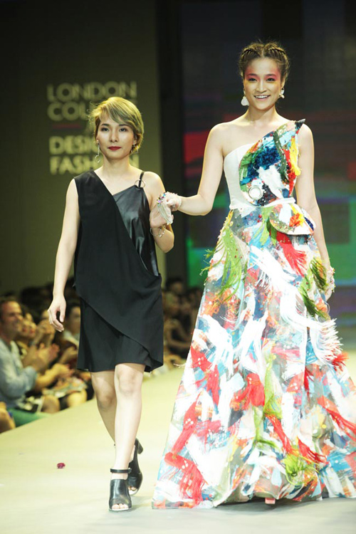 Andrea gợi cảm, Huyền My nổi bật đi xem thời trang - 3