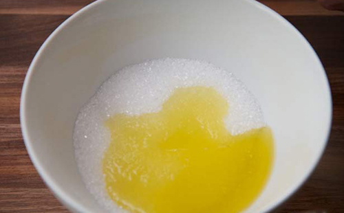 Cách làm kem tẩy tế bào chết đơn giản từ chanh với muối - 2