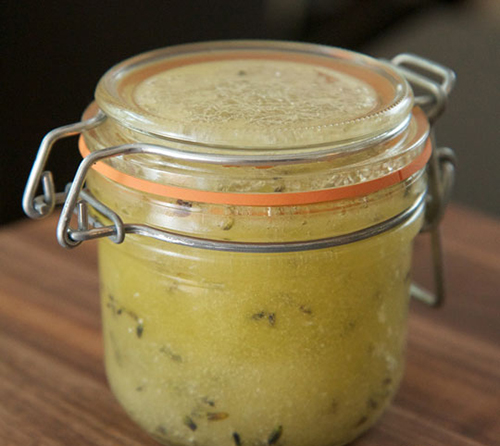 Cách làm kem tẩy tế bào chết đơn giản từ chanh với muối - 5