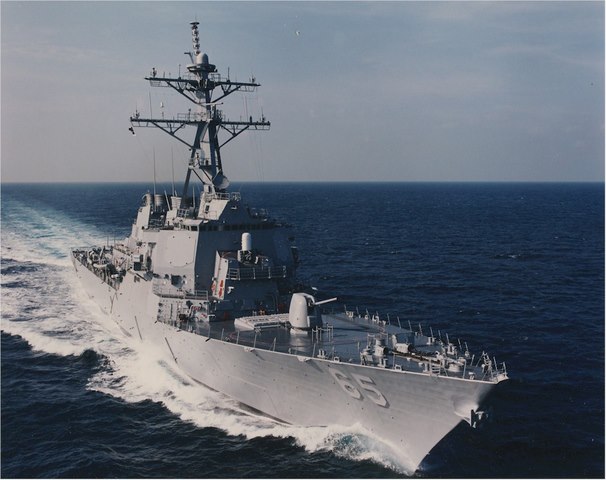 Tàu chiến Mỹ đầu tiên đến TQ sau vụ kiện Biển Đông - 1