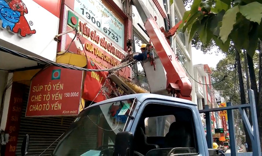 Tài xế bỏ trốn sau khi "ngắt" điện hàng trăm ngôi nhà - 1