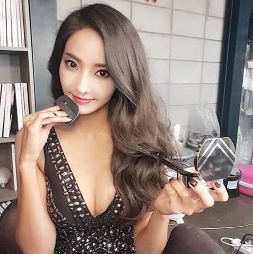 Cuộc sống của “búp bê" xứ Hàn được chồng tặng nhẫn 4 tỷ - 4