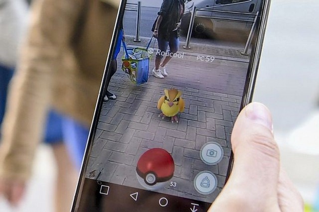 Những tình huống “điên rồ” khi chơi Pokemon Go - 5