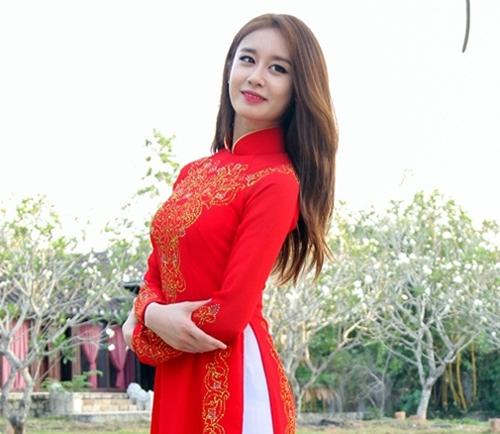 Hari Won "thua đứt" loạt sao Hàn khi diện áo dài Việt - 7