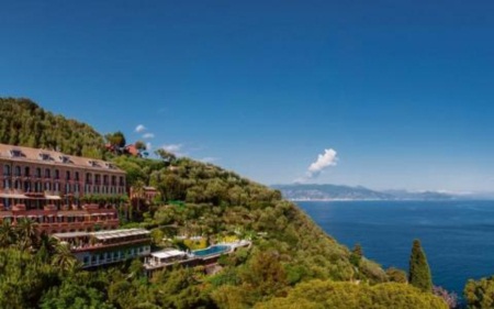 Trốn nóng ở 10 khách sạn ven biển đẹp nhất châu Âu - 1