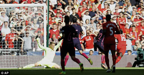 Barca: Khi Enrique choáng váng vì hàng thủ - 1