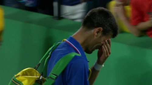 Djokovic thua sốc ở Olympic: Nước mắt huyền thoại - 1
