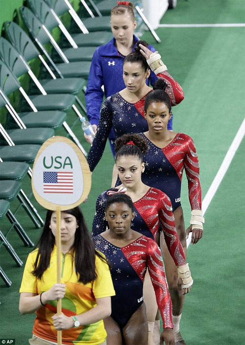 Vận động viên thể dục dụng cụ Mỹ mặc đẹp nhất Rio 2016 - 3
