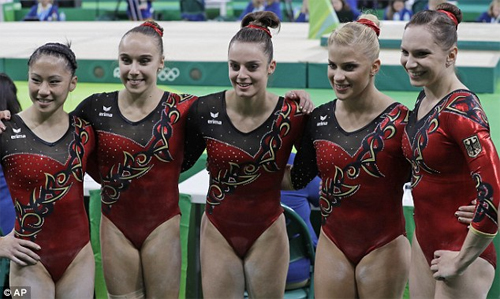 Vận động viên thể dục dụng cụ Mỹ mặc đẹp nhất Rio 2016 - 16