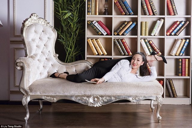 Nữ nghệ sĩ uốn dẻo Trung Quốc…đánh son bằng chân - 6