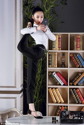 Nữ nghệ sĩ uốn dẻo Trung Quốc…đánh son bằng chân - 4