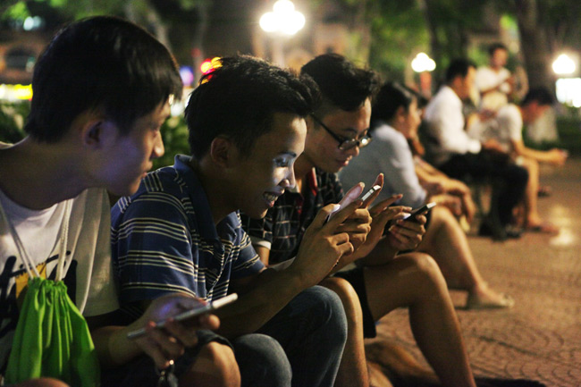 Theo chân những &#34;kẻ mộng du&#34; săn Pokémon trong đêm - 11