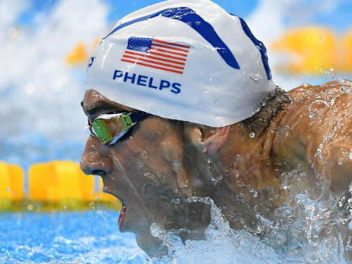 Huyền thoại bơi Michael Phelps: 1 mình ăn bằng 4 người - 1